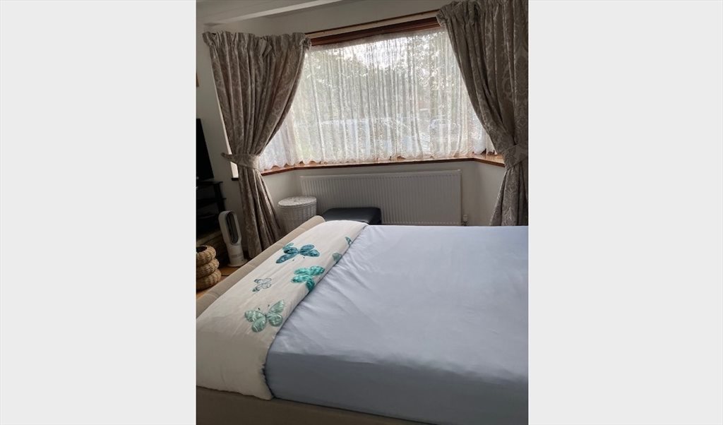 Room to rent in Porcupine Close, Greenwich - Double Bedroom - Image 3
