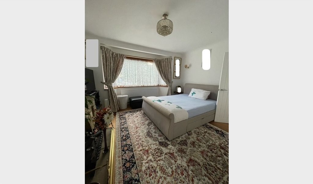Room to rent in Porcupine Close, Greenwich - Double Bedroom - Image 4