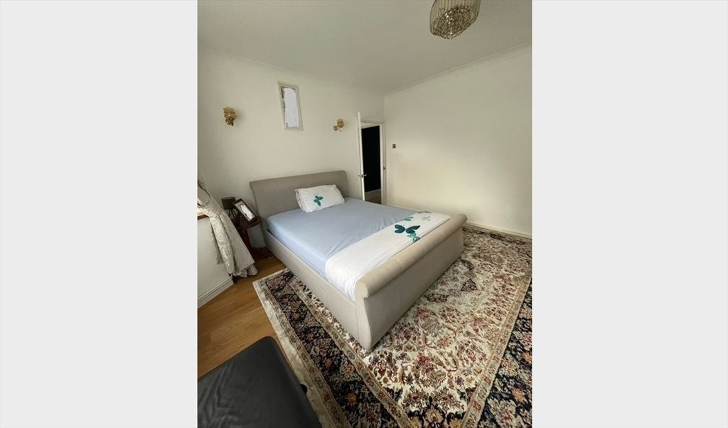Room to rent in Porcupine Close, Greenwich - Double Bedroom - Image 5