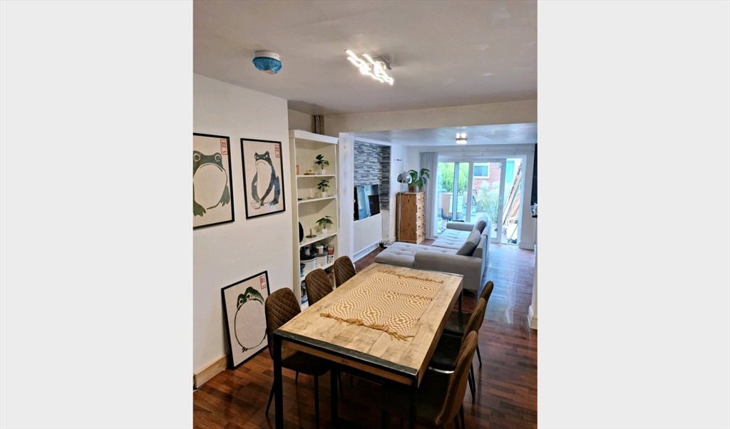 Room to rent in Amberley Grove, Croydon - Double room available in clean friendly house - Image 5