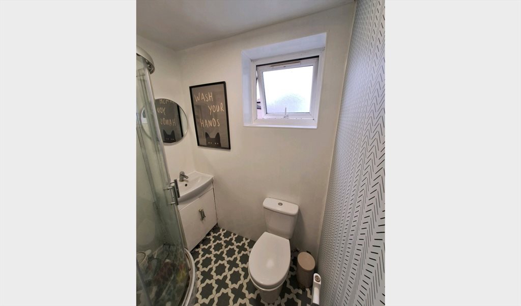 Room to rent in Amberley Grove, Croydon - Double room available in clean friendly house - Image 6