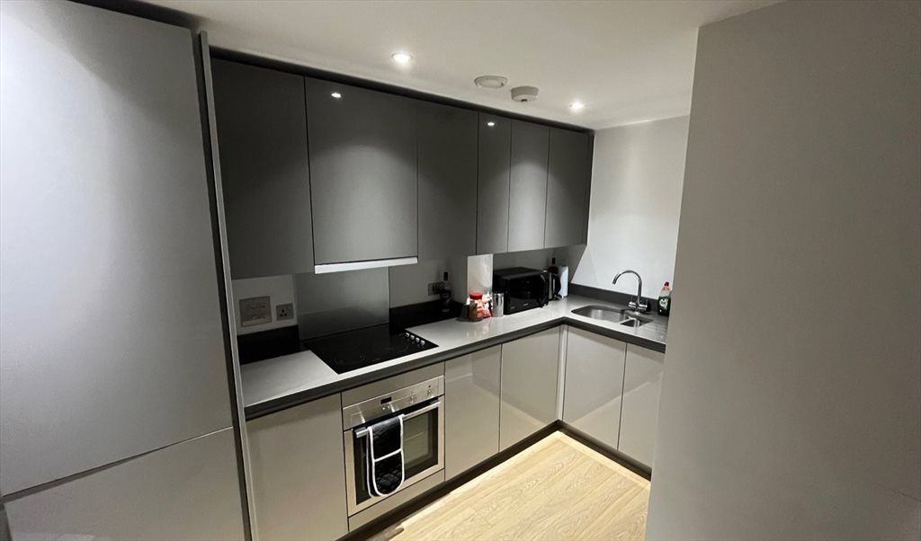 Room to rent in Egleton House, Wandsworth - Double bedroom with own bathroom - Image 2