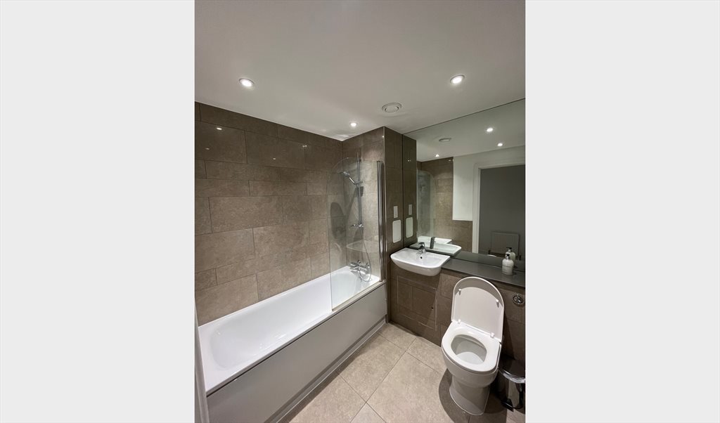 Room to rent in Egleton House, Wandsworth - Double bedroom with own bathroom - Image 3