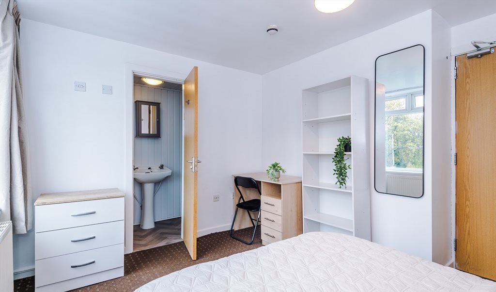 Room to rent in Longford Place, Longsight -  Beautiful Ensuite Rooms – All Bills Included – M14 Manchester - Image 4