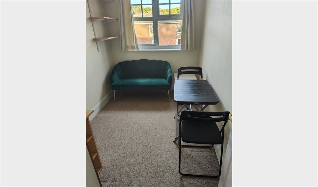Room to rent in Knights Field, High Town - 2 Rooms for the price of 1 in LU2 - Image 5