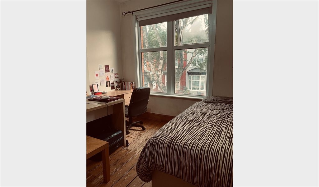 Room to rent in Gaul Street, West End - looking for a roommate to take over my spot - Image 3