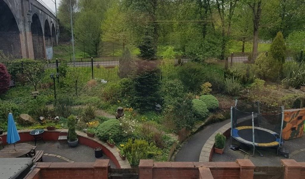 Room to rent in Nasmyth Street, Cheetham - Double & Single Room near City Centre - Image 2