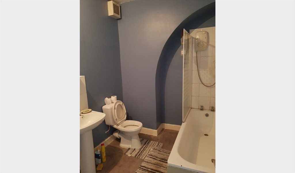 Room to rent in Nasmyth Street, Cheetham - Double & Single Room near City Centre - Image 3