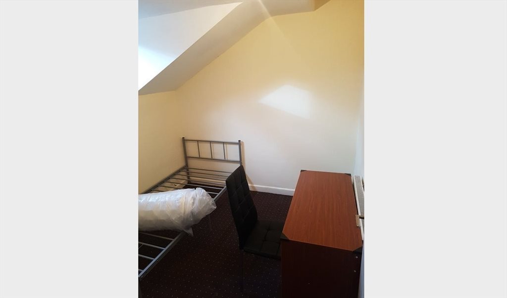 Room to rent in Nasmyth Street, Cheetham - Double & Single Room near City Centre - Image 5