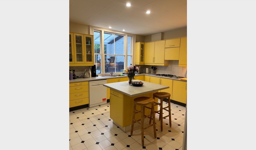 Room to rent in North Side Wandsworth Common, Wandsworth - Two Double bedrooms to rent by wandsworth common - Image 5