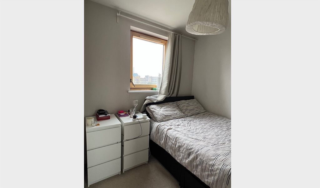 Room to rent in Salcombe Court, Tower Hamlets - Amazing Double Room in E14 - Image 2