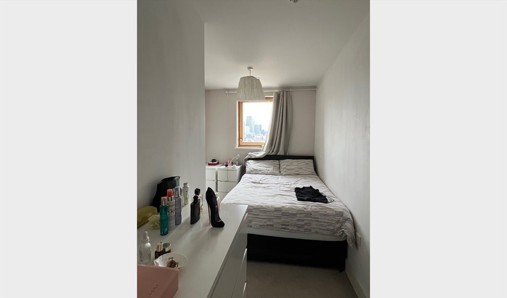 Room to rent in Salcombe Court, Tower Hamlets - Amazing Double Room in E14 - Image 3