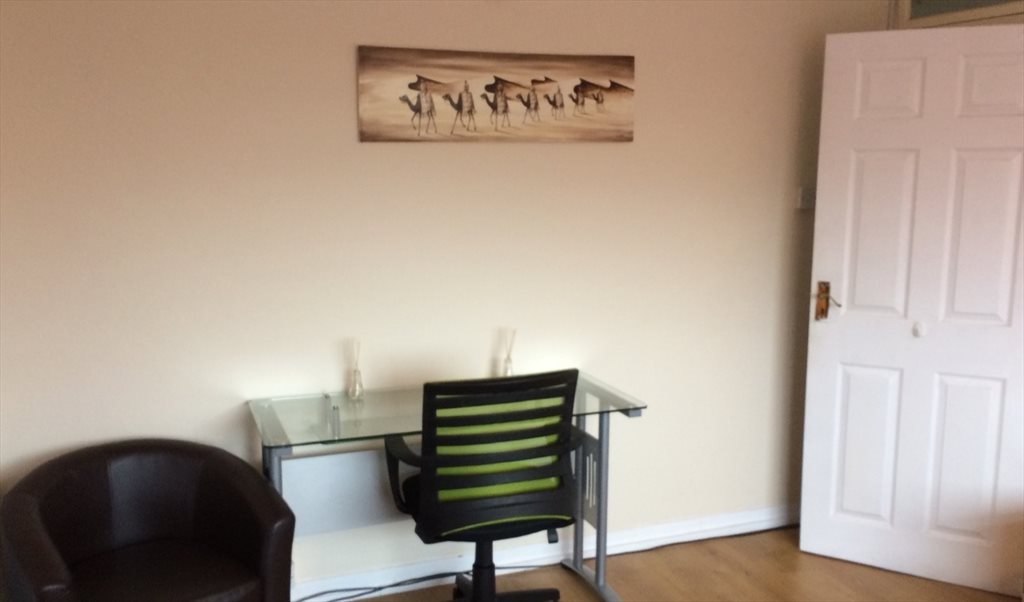 Room to rent in Hanover Way, Clewer & Dedworth East - LARGE DOUBLE ROOM FOR RENT IN WINDSOR, BERKSHIRE. (SINGLE OCCUPANCY ONLY) - Image 3