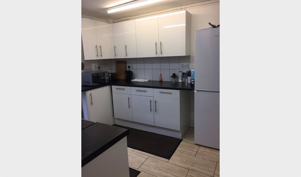 Room to rent in Hanover Way, Clewer & Dedworth East - LARGE DOUBLE ROOM FOR RENT IN WINDSOR, BERKSHIRE. (SINGLE OCCUPANCY ONLY) - Image 7