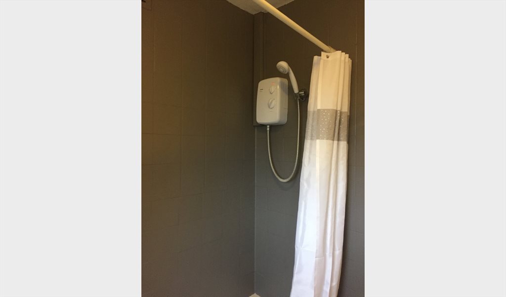 Room to rent in Hanover Way, Clewer & Dedworth East - LARGE DOUBLE ROOM FOR RENT IN WINDSOR, BERKSHIRE. (SINGLE OCCUPANCY ONLY) - Image 8