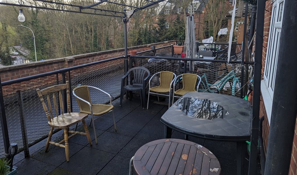 Room to rent in Watling Street, Aldenham - DOUBLE furnished room - Image 5