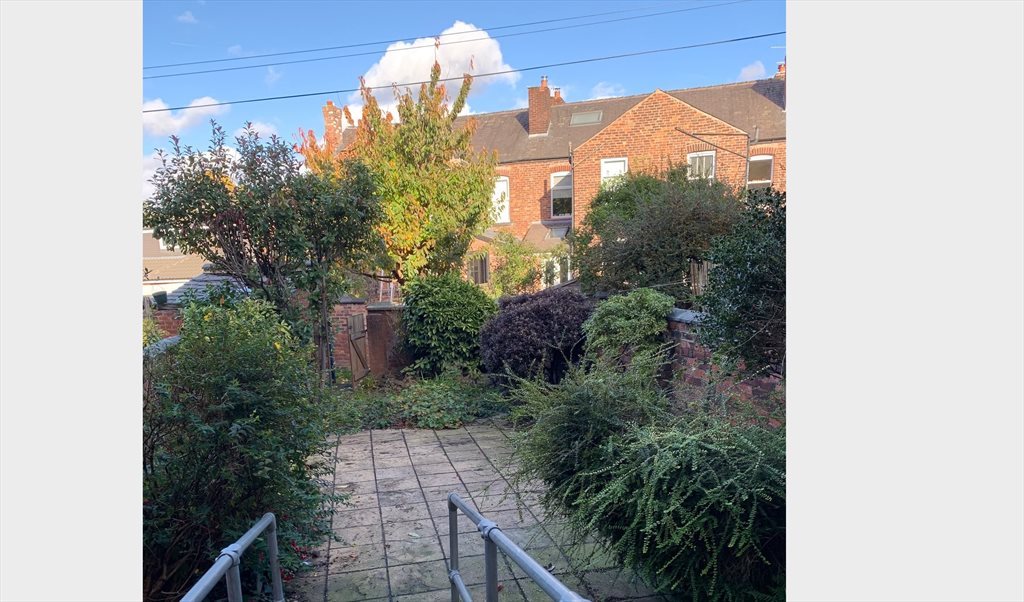 Room to rent in Manchester Road, Heaton Chapel - Large double bedroom (calm home) - Image 5