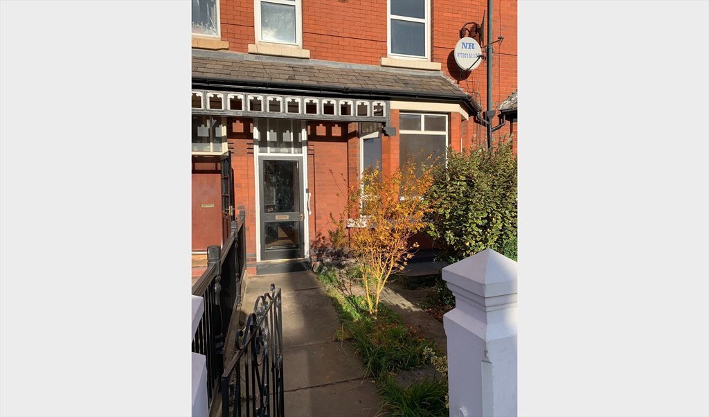 Room to rent in Manchester Road, Heaton Chapel - Large double bedroom (calm home) - Image 6