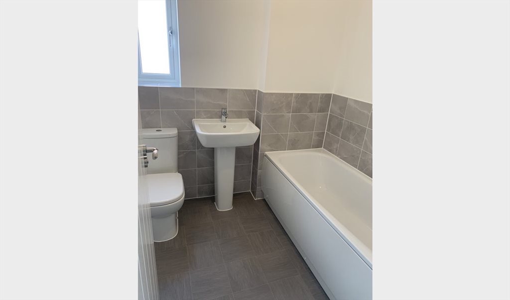 Room to rent in Beamlight Road, Greasley - Double room to rent - Image 5