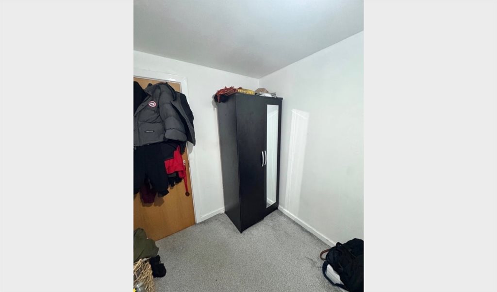 Room to rent in Elmira Way, Salford - Muslim flat mate required - Image 3