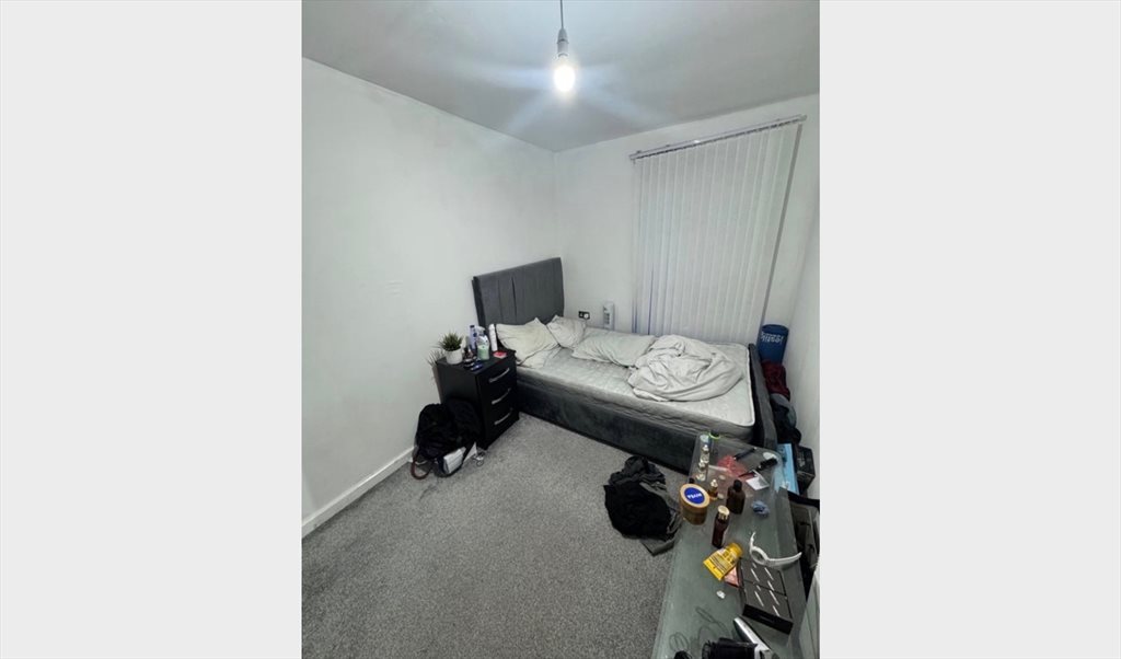 Room to rent in Elmira Way, Salford - Muslim flat mate required - Image 4