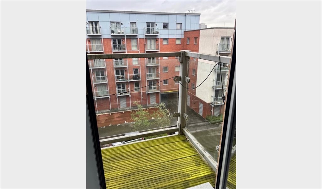 Room to rent in Elmira Way, Salford - Muslim flat mate required - Image 8