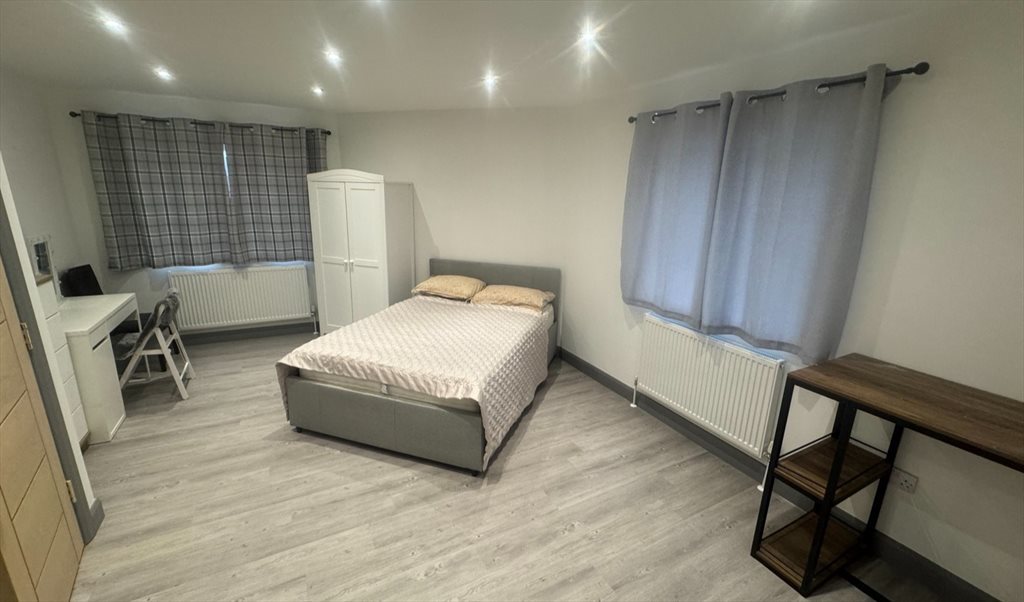 Room to rent in Chandos Grove, Weaste & Seedley - Studio Double En-Suite room - Image 2