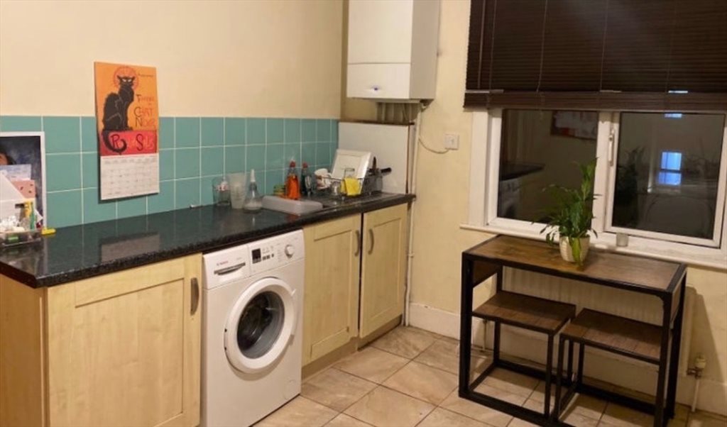 Room to rent in Ladywell Road, Lewisham - Spacious room in 2 bed flat for rent - Ladywell - Image 3
