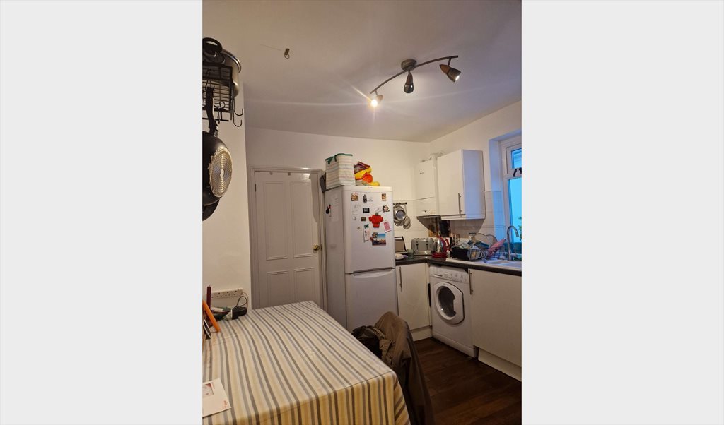 Room to rent in Ruskin Road, Westbourne & Poets' Corner - Couples preferred, individuals dm (more expensive rent) - Image 3