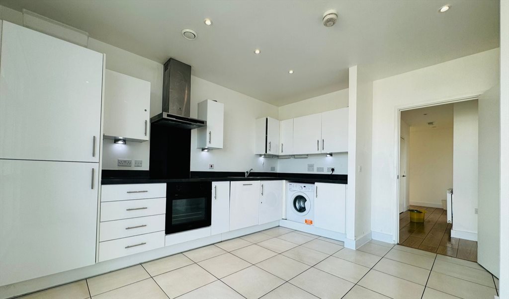Room to rent in Blashill Court, Tower Hamlets -  Zero Deposit ╹Panoramic View ╹E14 ⚫ - Image 3
