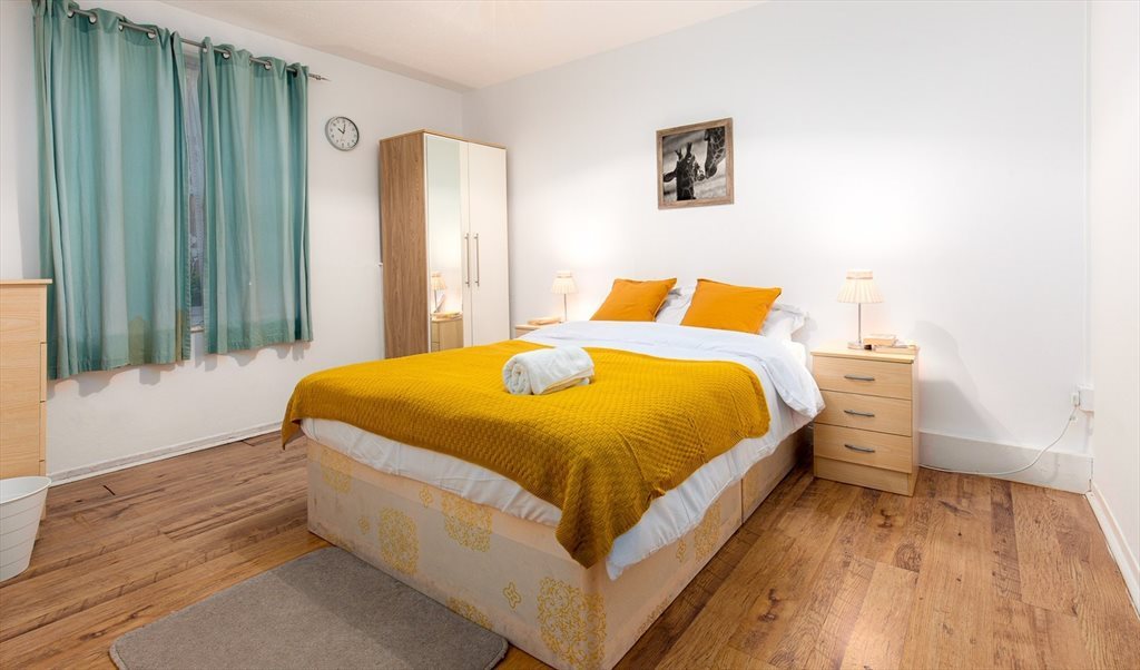 Room to rent in Devons Road, Tower Hamlets -  Three Rooms ╹Zero Deposit ╹E3 ⚫ - Image 2