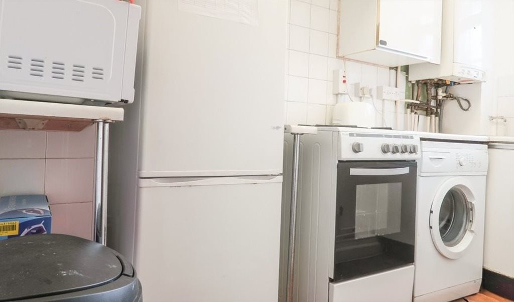 Room to rent in Devons Road, Tower Hamlets -  Three Rooms ╹Zero Deposit ╹E3 ⚫ - Image 4