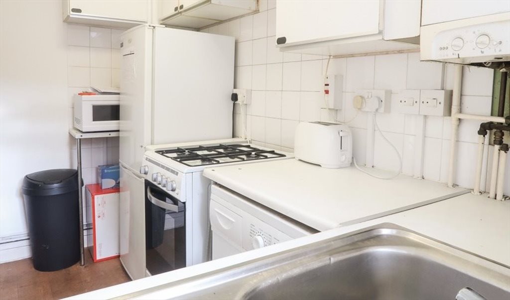Room to rent in Devons Road, Tower Hamlets -  Three Rooms ╹Zero Deposit ╹E3 ⚫ - Image 5