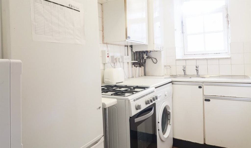 Room to rent in Devons Road, Tower Hamlets -  Three Rooms ╹Zero Deposit ╹E3 ⚫ - Image 6