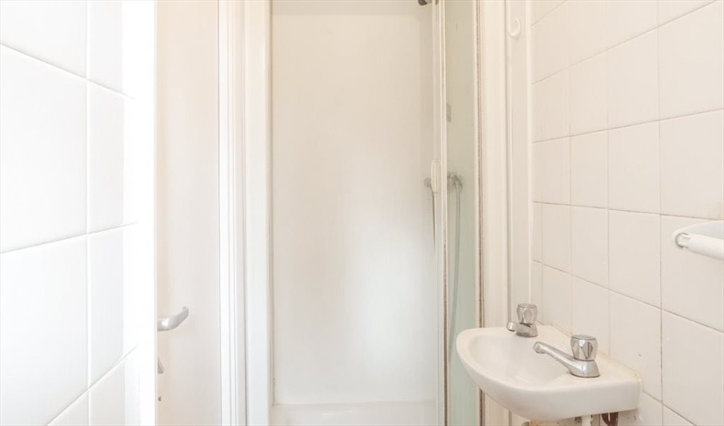 Room to rent in Devons Road, Tower Hamlets -  Three Rooms ╹Zero Deposit ╹E3 ⚫ - Image 7