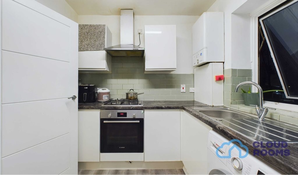 Room to rent in Alexandra Court, Brent -  3 Rooms╹ Zero Deposit ╻ Wembley Park ⚫ - Image 6