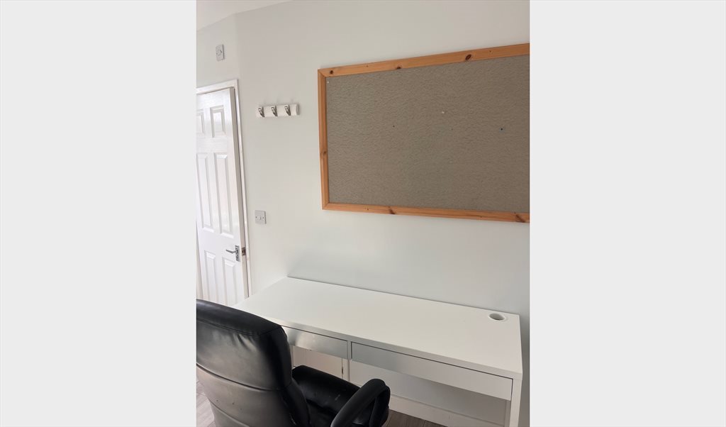 Room to rent in Cowley Road, St. Clement's - Double en-suite room, house share on cowley road oxford - Image 3