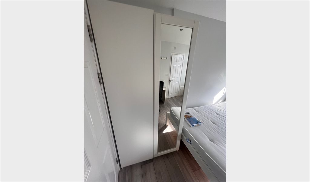 Room to rent in Cowley Road, St. Clement's - Double en-suite room, house share on cowley road oxford - Image 4