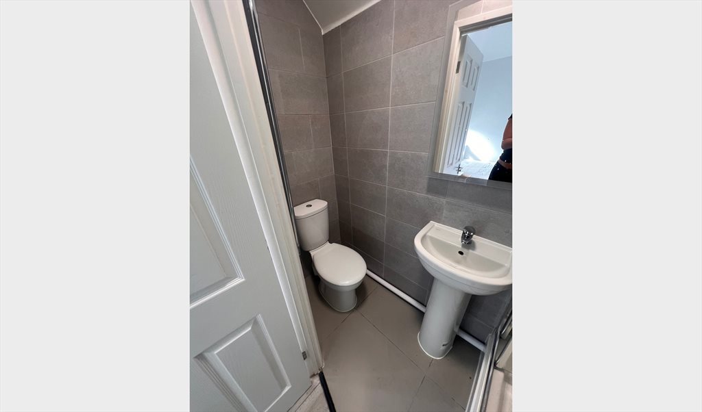 Room to rent in Cowley Road, St. Clement's - Double en-suite room, house share on cowley road oxford - Image 7