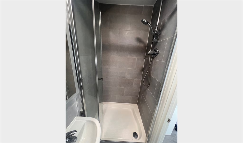 Room to rent in Cowley Road, St. Clement's - Double en-suite room, house share on cowley road oxford - Image 8