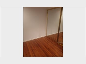 Roomgo AU - Room for rent in nice house, Glenwood - $300 pw