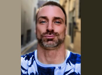 Roomgo AU - Adrian - 44 - Sydney