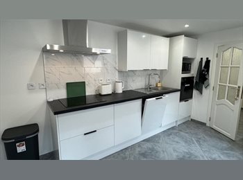 Appartager BE - COLOCATION Jeunes Travailleurs Charleroi, Charleroi - 415 € pm