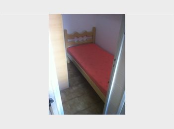 Roomgo BR - Quarto  c/ ótimo custo-benefício, apto de frente p/ praça arborizada, pertíssimo da UFF, Plaza Shopp, Niterói - R$ 690 Por mês
