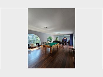 Roomgo BR - Suite  p/ homens, Morumbi - R$ 1.500 Por mês