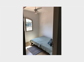 Roomgo BR - Alugo quarto mobiliado para mulheres próximo ao Metrô Vila Madalena em casa ampla!, Perdizes - R$ 950 Por mês