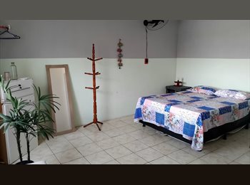 Roomgo BR - Suíte em casa Ondina/São Lázaro, Salvador - R$ 850 Por mês