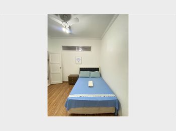 Roomgo BR - Ao lado do metrô, Copacabana - R$ 3.250 Por mês