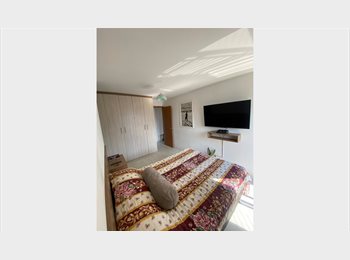 Roomgo BR - Alugo quarto em frente ao Parque Olímpico da Barra, Jacarepaguá - R$ 2.200 Por mês
