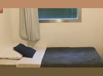 Roomgo BR - Suíte com banheiro perto do Metrô, Copacabana - R$ 1.800 Por mês